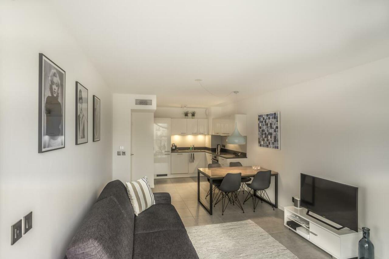 Modern 1 Bed In Prestigous Area Of A Short Walk To The Croisette And The Palais 1903 Appartement